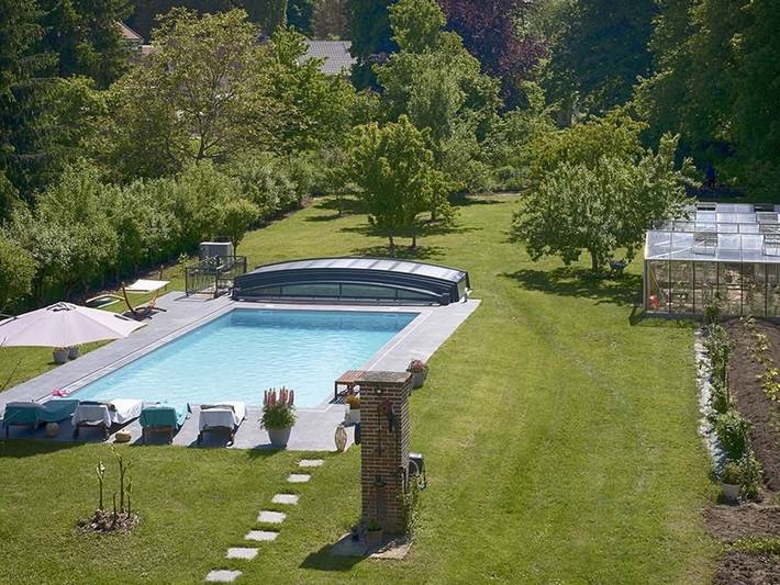 Vakantiehuis voor 7 personen, with Terras and Tuin as well as Zwembad in Yonne