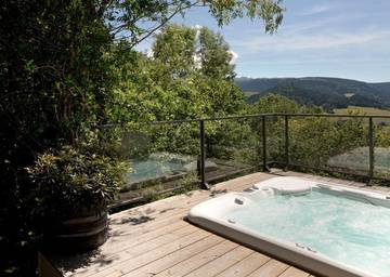 Chalet pour 10 personnes, avec jardin ainsi que sauna et jacuzzi à Murat-le-Quaire