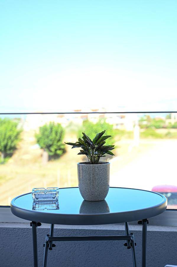 Appart’hôtel pour 3 personnes, avec terrasse ainsi que jardin et vue