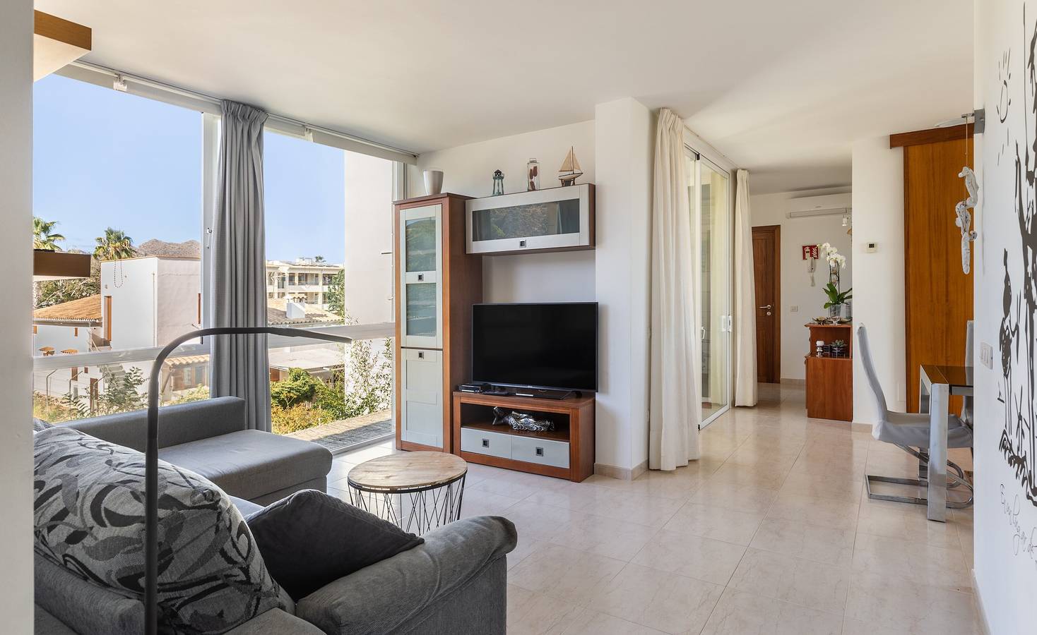 Entire apartment, Holiday Apartment Llenaire cerca playa with Mountain View, Shared Pool & Wi-Fi in Port de Pollença, Pollença