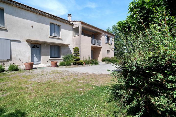 Gîte Rural avec vue sur la montagne, jardin partagé et Wi-Fi in Villasavary, Région de Carcassonne