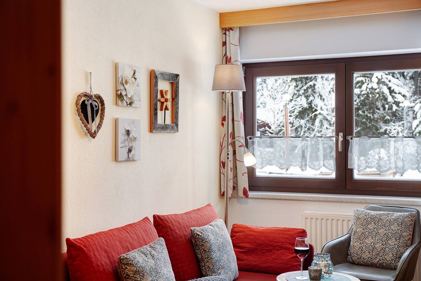 Geheel appartement, Vakantiewoning "Arnika" met uitzicht op de bergen, gedeelde tuin en Wifi in Leutasch, Innsbruck Land