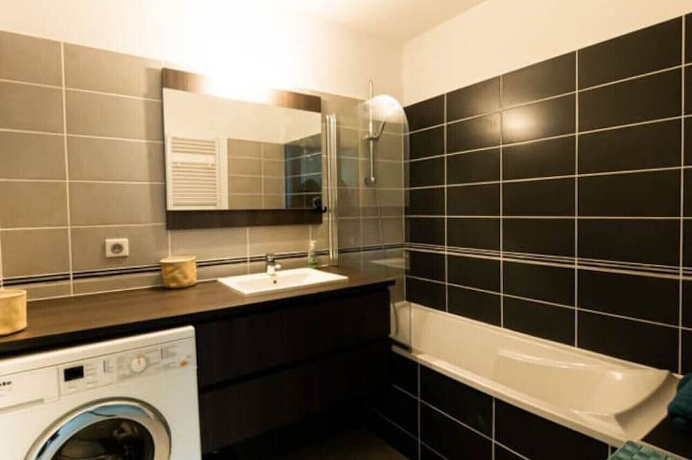 Apartamento entero, Lac Évasion – Calme et Élégance, Parking, Terrasse in Le Crès, Côte d'Améthyste