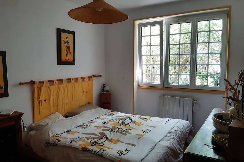 Grande maison dans jardin arboré à 500 m de la plage in Angoulins, Région de La Rochelle