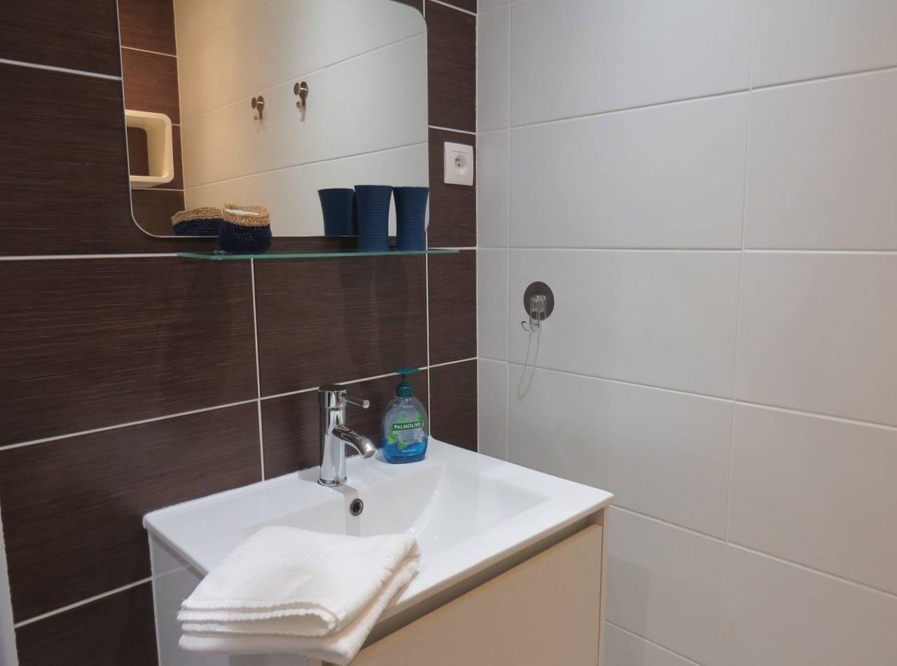 Chambre d'hôtes Le Castel Home piscine et parking - Chambre Plotine in Nîmes, Région de Nîmes