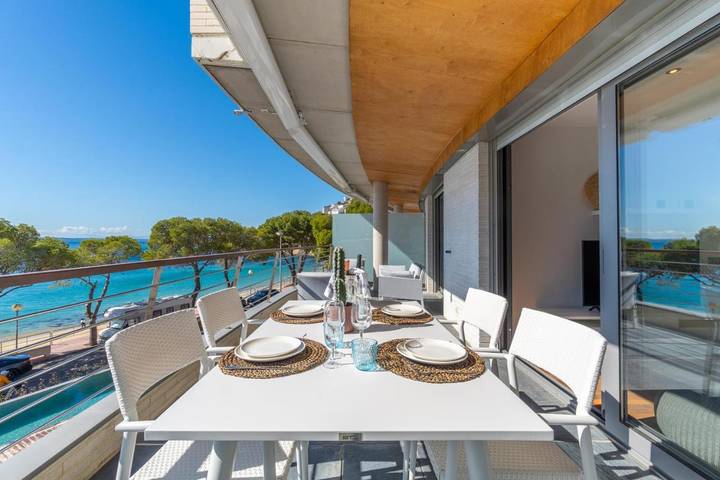 Gîte pour 4 personnes, avec piscine ainsi que vue et terrasse, animaux acceptés dans Platja De Canyelles Petites - 2