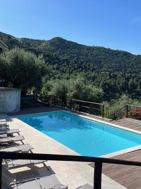 Gîte pour 4 personnes, avec terrasse ainsi que vue et piscine, animaux acceptés à Seborga - 2