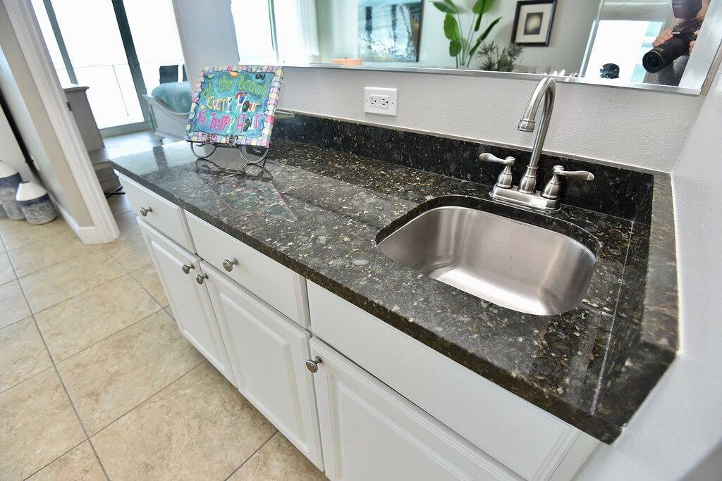 Entire apartment, San Carlos 1201 ~ Stunning beach front condo ~ Corner Balcony in Gulf Shores, Mobile Bay