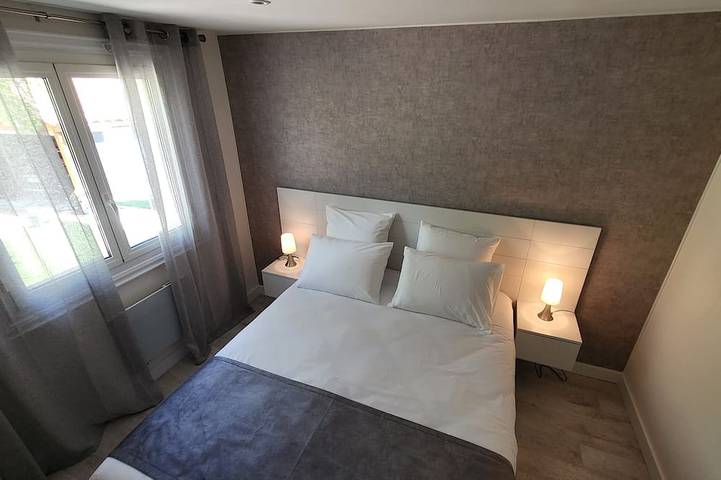 Location de vacances pour 3 personnes, avec terrasse ainsi que jardin et jacuzzi à Saint-Estève-Janson - 3