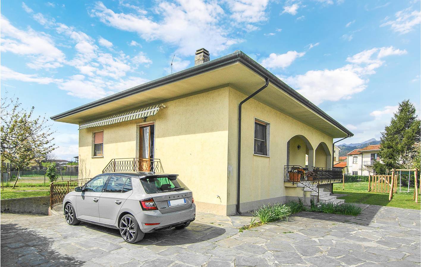 Charmante 90m² Wohnung mit Parkplatz, AC & Garten in der Nähe von Montignoso in Montignoso, Italienische Riviera