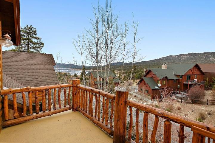Cottage for 10 people, with hot tub and balcony in Big Bear Lake
