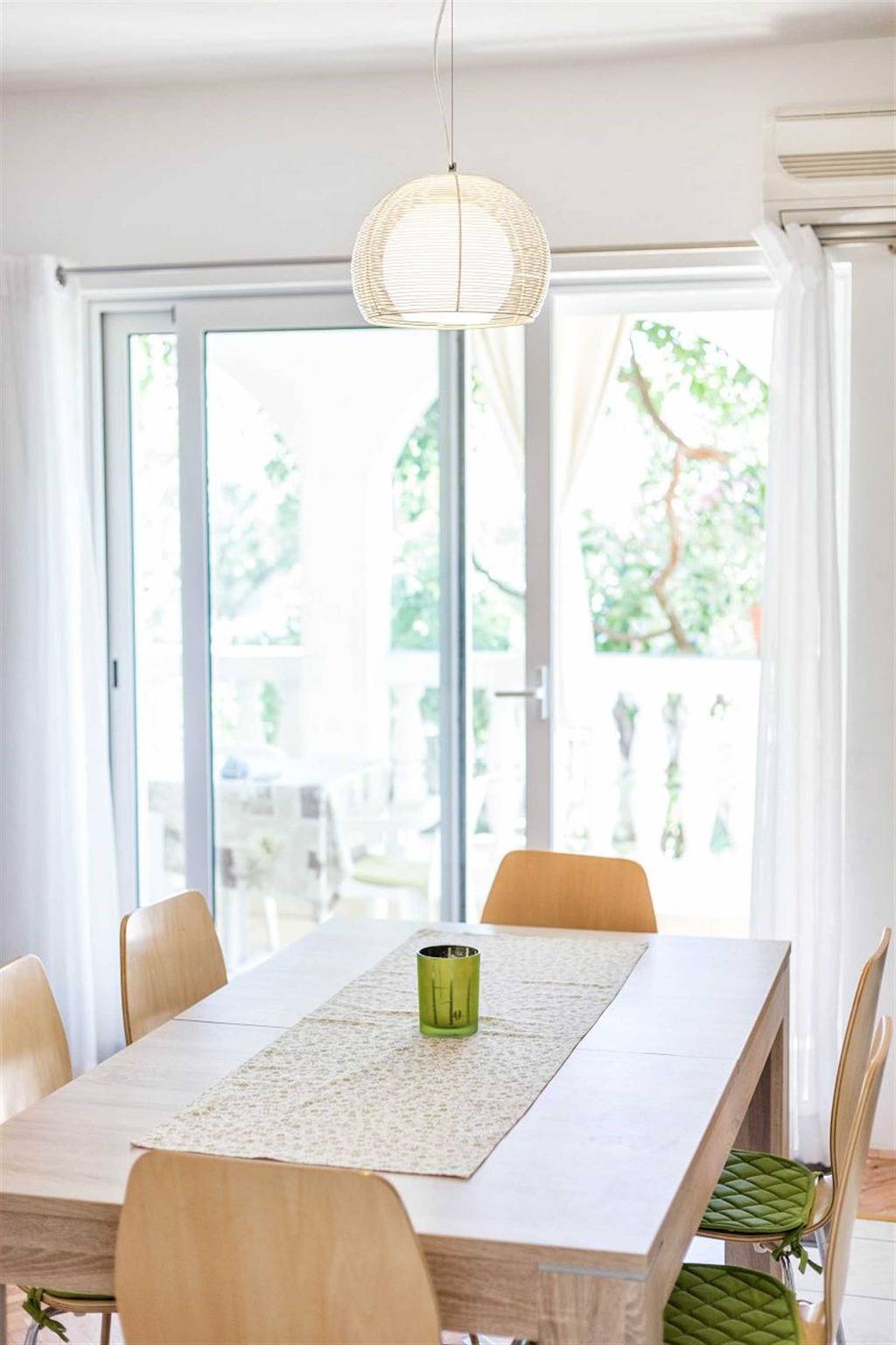 Ganze Wohnung, Perfect accommodation for larger families for eight people, Jelena G. app 1 in Srima, Šibenik-Knin