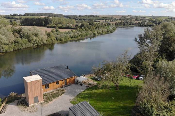 Gîte pour 8 personnes, avec jardin et terrasse à Recques-sur-Course