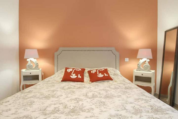 Gîte pour 4 personnes, avec jardin à Lessay - 2