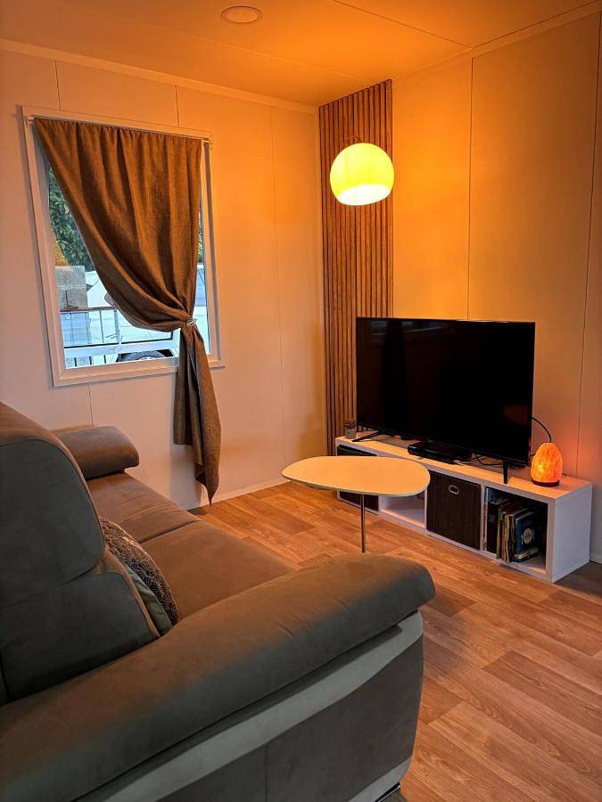 Villa pour 4 personnes, avec terrasse ainsi que piscine et jardin