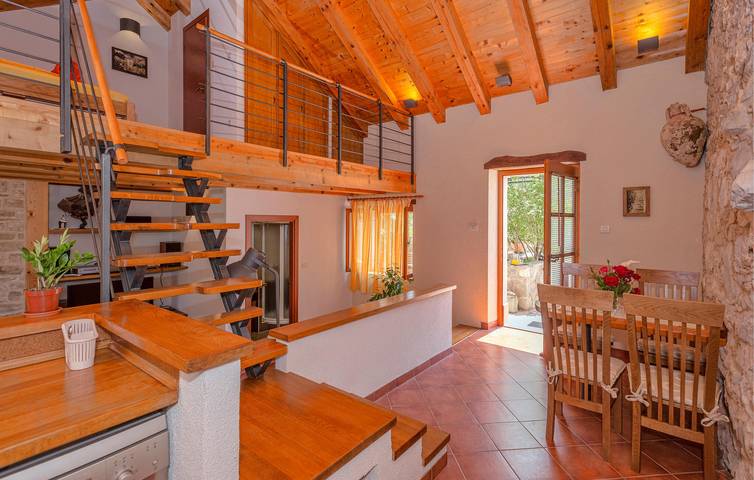Encantador apartamento con terraza, WiFi y acceso a la playa a 2 km. in Stari Grad, Hvar (isla)