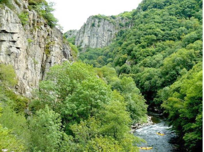 Hôtel pour 3 personnes, avec vue et jardin à Chouvigny - 4
