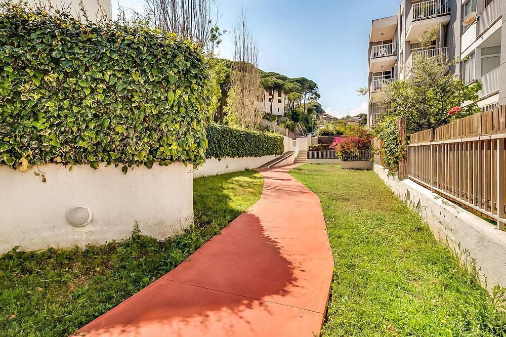 Apartamento entero, Apartamento con terraza en la playa a 10min tren in Sant Pol de Mar, Costa del Maresme