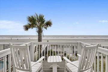 Vacation House for 22 Guests in Cherry Grove Beach, North Myrtle Beach, Picture 2