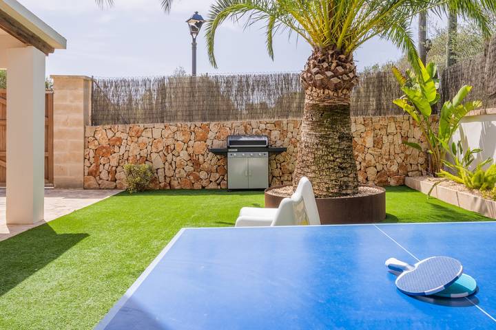Klimatisiertes Haus nahe dem Strand mit schönem Design, Pool, Terrasse, Garten und Wlan in Cala Llombards, Santanyí