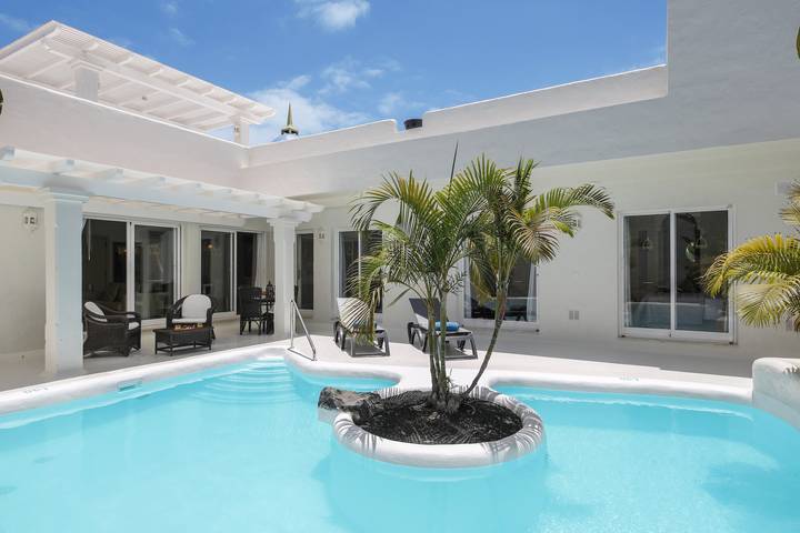 Beautiful Vacation Home “Privè Royal Villa” Close to the Sea with Pool in Fuerteventura