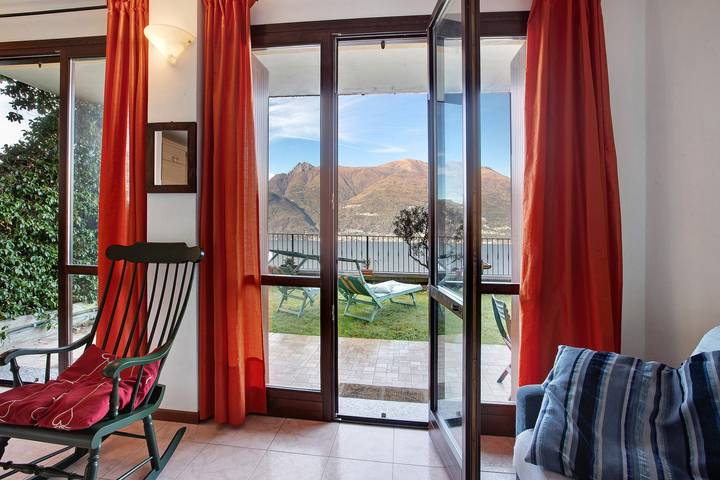 Ganze Wohnung, Ferienwohnung 'Vista Sul Lago Di Como' mit Seeblick, Privatterrasse und Wi-Fi in Bellano, Westliche Bergamo-Alpen