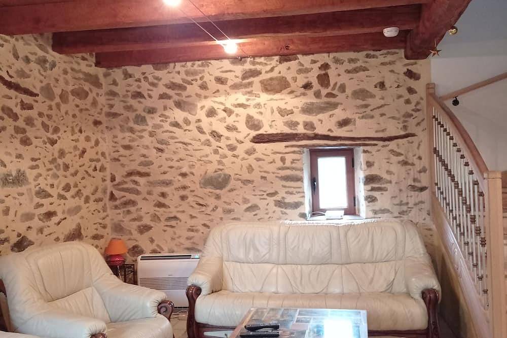 Maison de Campagne Avec spa Dans L'ouest Aveyron in Maleville, Aveyron (desambiguación)