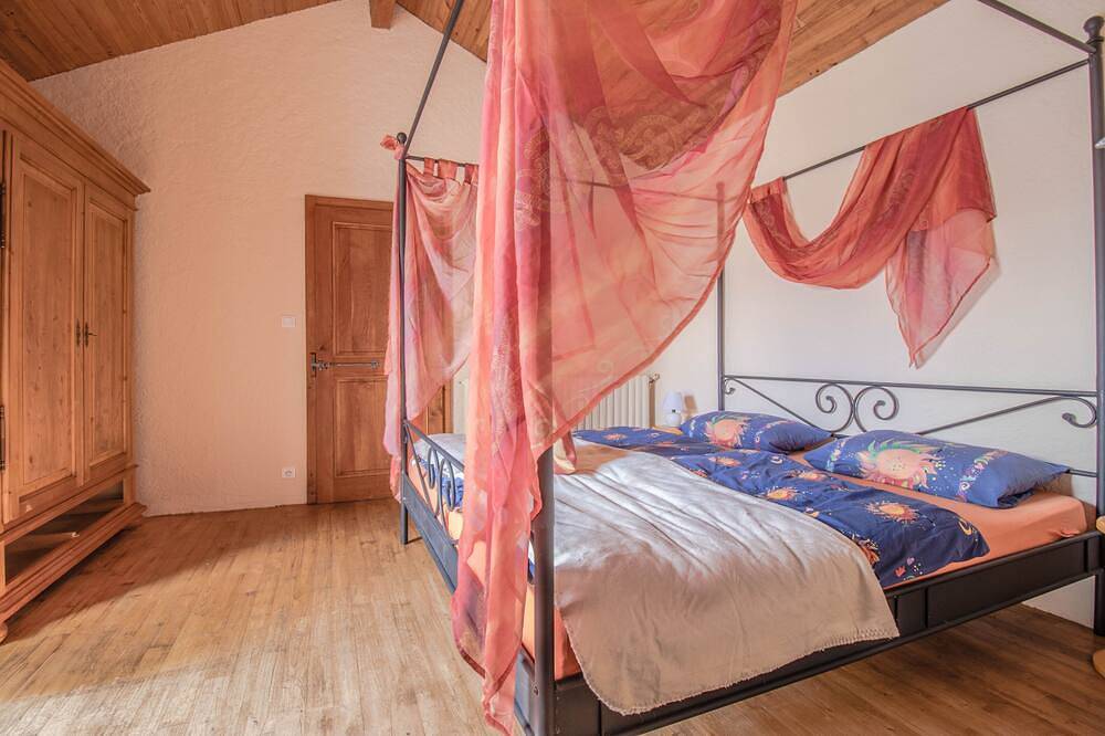 Vacances individuelles dans un domaine en grès rénové du 16 siècle in Aujac, Parc national des Cévennes