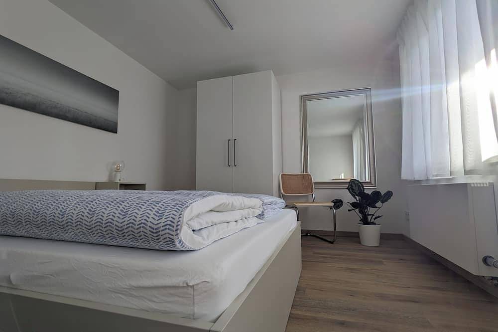 Ganze Wohnung, Geräumige Wohnung in ruhiger Lage mit Terrasse und Straßenbahnanschluss in Karlsruhe, Rheinebene