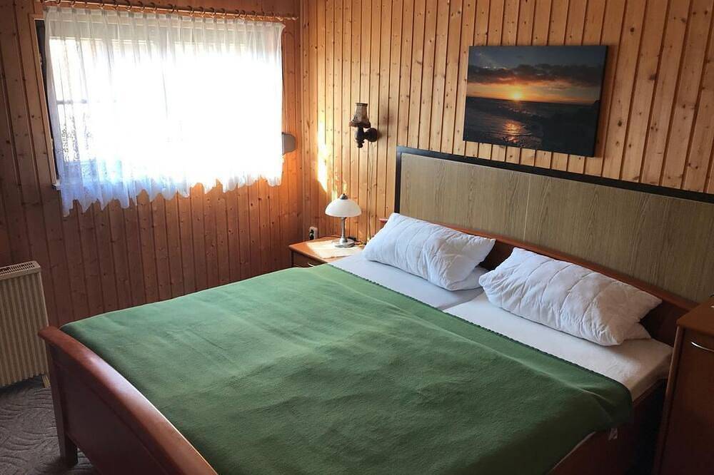 Ganze Wohnung, Ferienbungalow Familie Pohl - Ferienbungalow, Dusche, 1 Schlafzimmer in Banzkow, Ludwigslust-Parchim