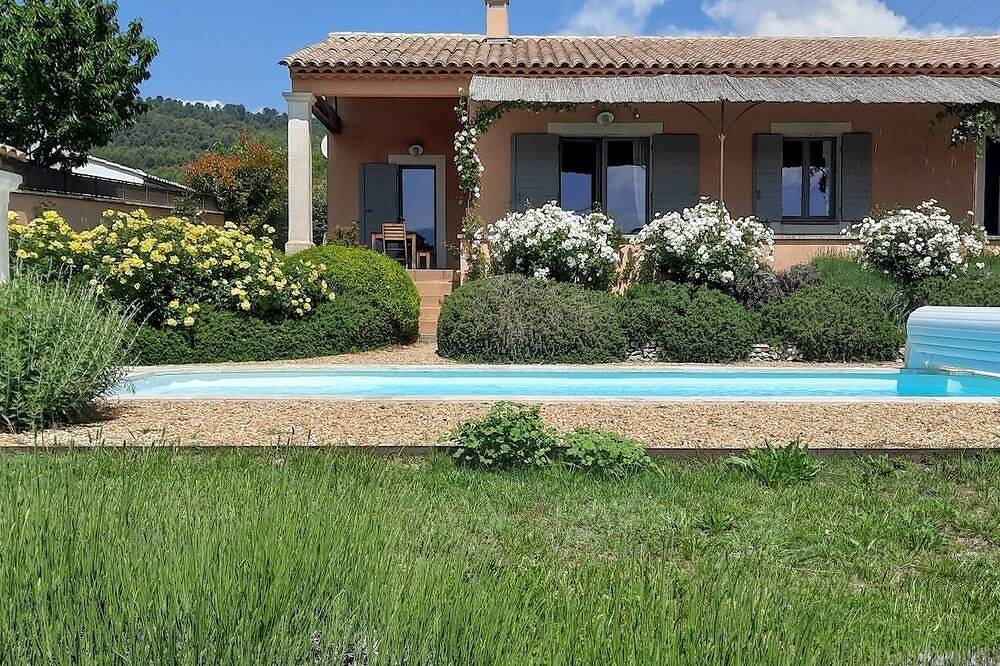 Charming house with private pool, large enclosed grounds, superb Luberon view in Gargas, Regionaler Naturpark Luberon