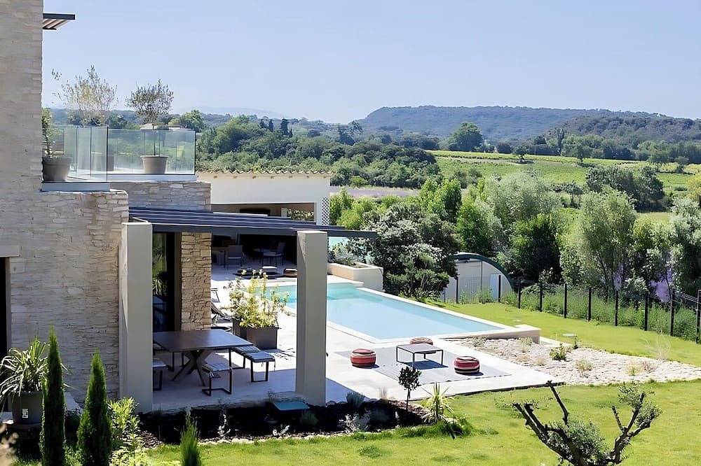 Belle maison contemporaine avec piscine à débordement et vue sur le Mont Ventoux in Montbrison-sur-Lez, Région de nyons