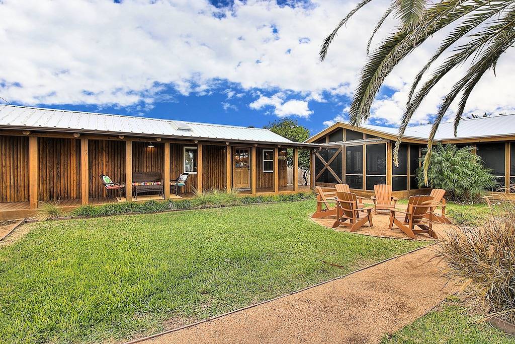 Enjoy the breeze at Nine Palms Cottage in Port Aransas, Mustang Island