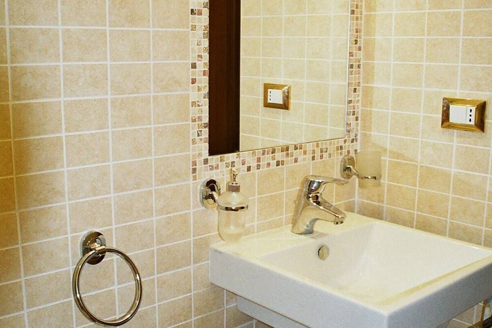 Apartamento entero, Seafront apartment with terrace, veranda & interesting extras in Marina di Ostuni, Salento