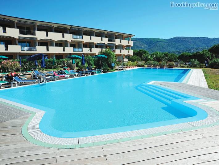 Appartamento per 4 persone, con piscina e giardino a Naregno