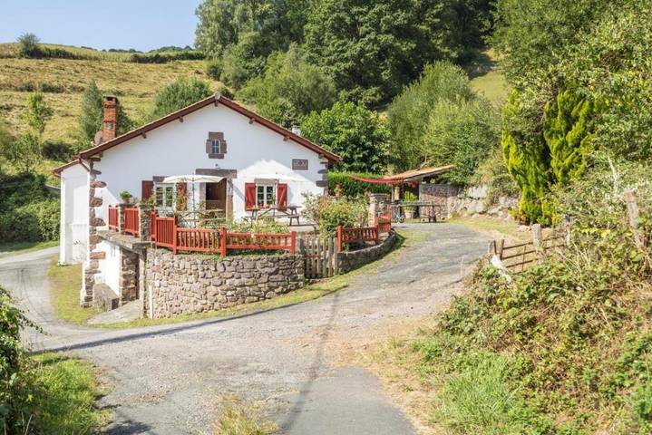 Location de vacances pour 15 personnes, avec jardin à Aldudes - 3