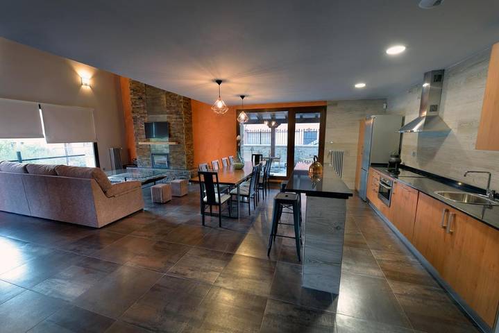 Casa rural para 13 personas, con jardín además de vistas y piscina en San Leonardo de Yagüe - 4