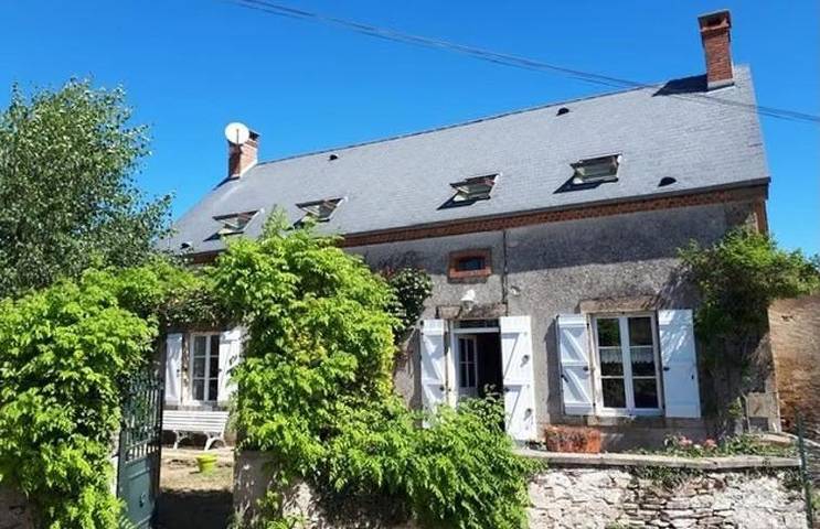 Location de vacances pour 8 personnes, avec Terrasse ainsi que Jardin et Vue à Préveranges