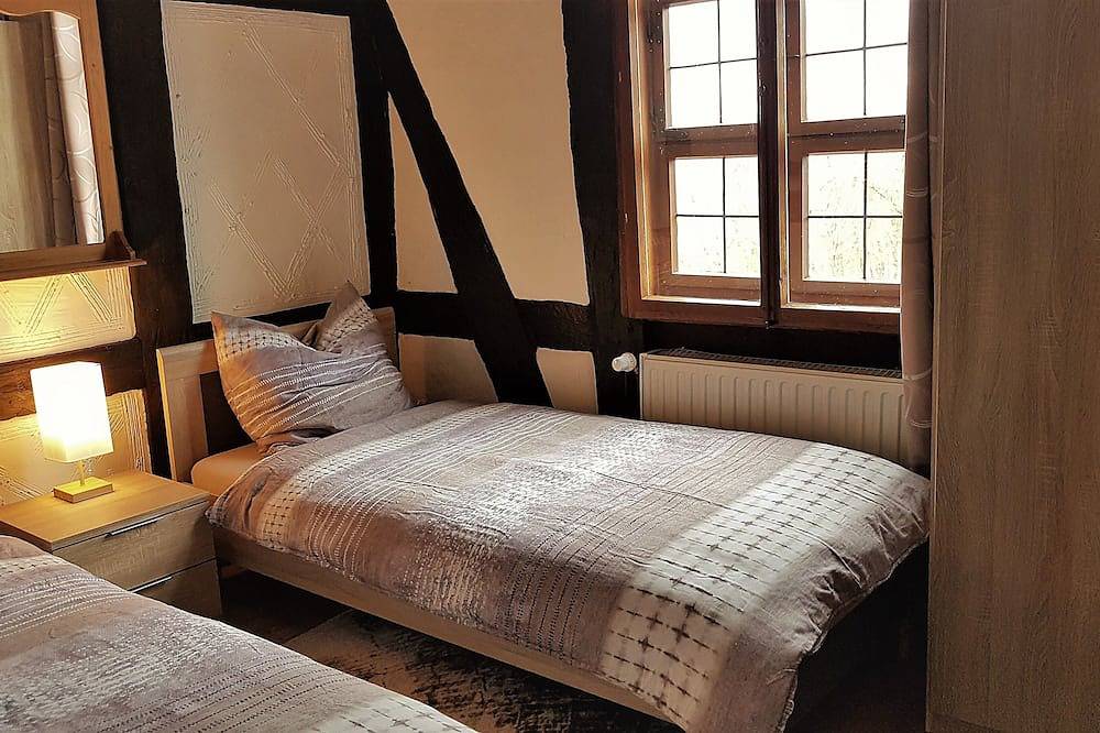 Ganze Wohnung, In der Wetterburg /Ferien im Mittelalter-Ritterzeit  Bad Arolsen Twistesee 130qm in Bad Arolsen, Twistesee