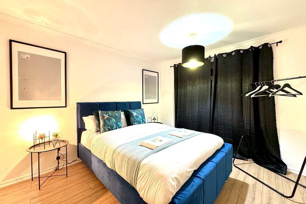 Highly Rated! 3 Bed Home Smart Tv Driveway in Worcester, Worcestershire