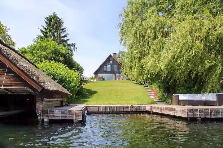 Ferienhaus für 9 Personen, mit Balkon und Terrasse sowie Garten