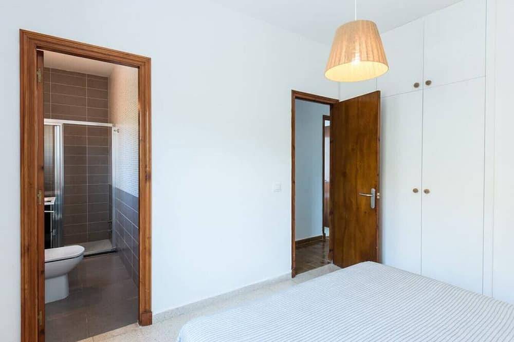 Apartamento entero, Charming 3 bedroom apart.10 mts walking from beach in Sa Mesquida, Maó