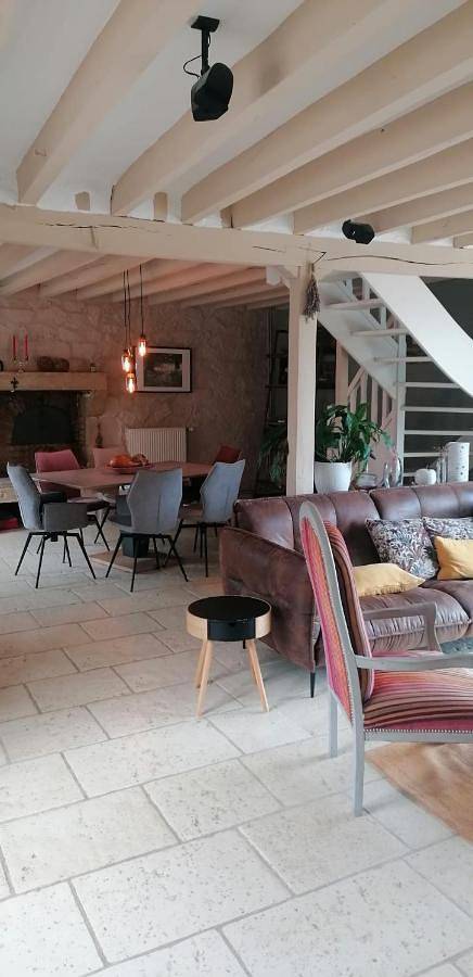 Location de vacances pour 13 personnes, avec terrasse ainsi que jacuzzi et piscine à La Celle-sous-Gouzon - 3