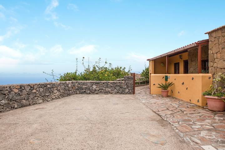 Cheap villa for 3 people in Tenerife