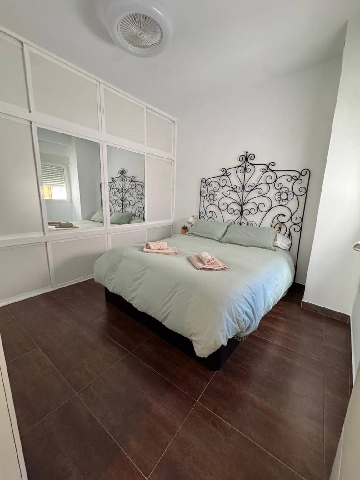 Apartamento entero, Apartamento 'Alcalá Zona Centro' con balcón, Wi-Fi y aire acondicionado in Alcalá la Real, Sierras Subbéticas