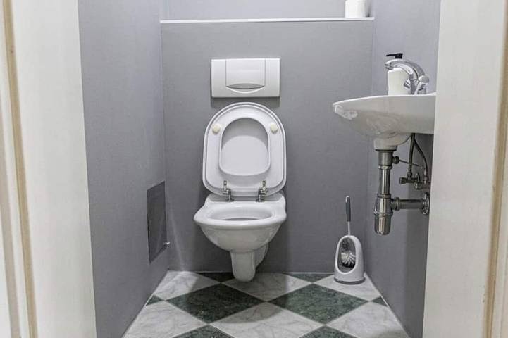 Wunderschönes Zimmer in gemeinsamer Villa mit kostenlosem Parkplatz in Floridsdorf, Wien