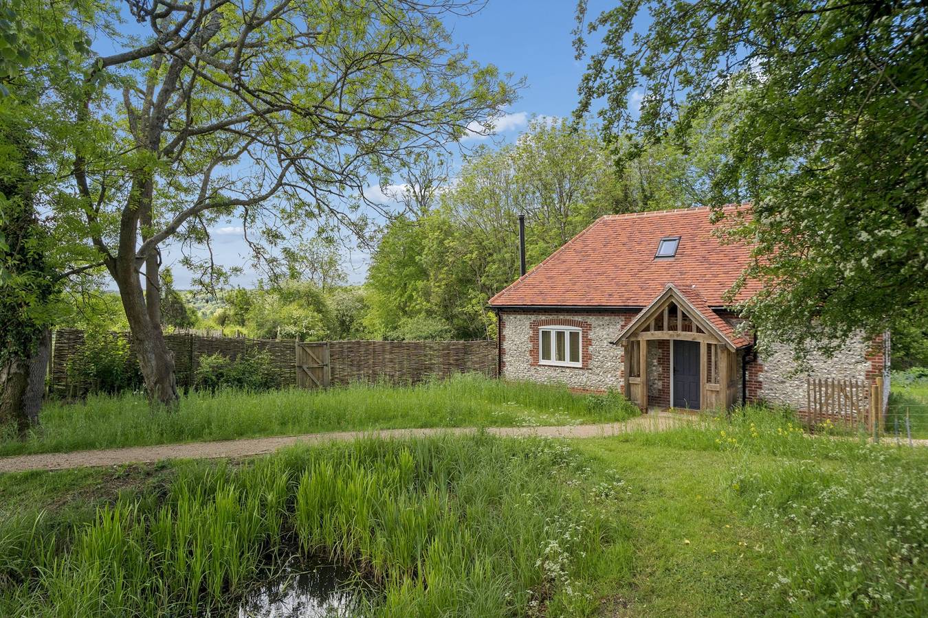 Peaceful Farm Stay Escape in Buckinghamshire - Pass the Keys in Stokenchurch, Chiltern Hills