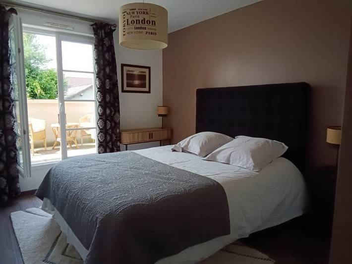 Cottage pour 2 personnes, avec terrasse ainsi que jardin et vue dans Aéroport d'Orly
