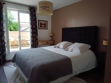 Chambre d’hôte pour 2 personnes, avec jardin ainsi que vue et terrasse dans Aéroport d'Orly