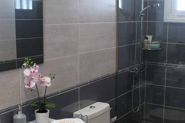 Beautiful renovated villa with private pool close to amenities and the sea. in Montaña Roja, Yaiza